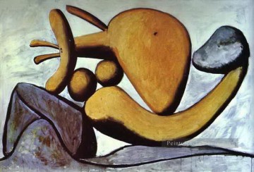  1931 - Jeune fille jetant un rocher 1931 cubiste Pablo Picasso